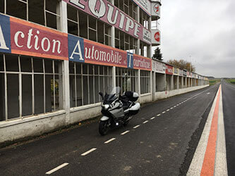 Coursier express sur circuit